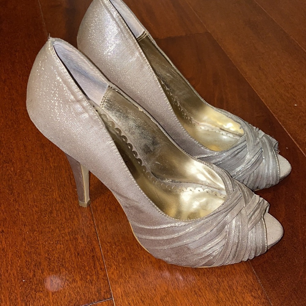 Shoes - Picture 3 of 4